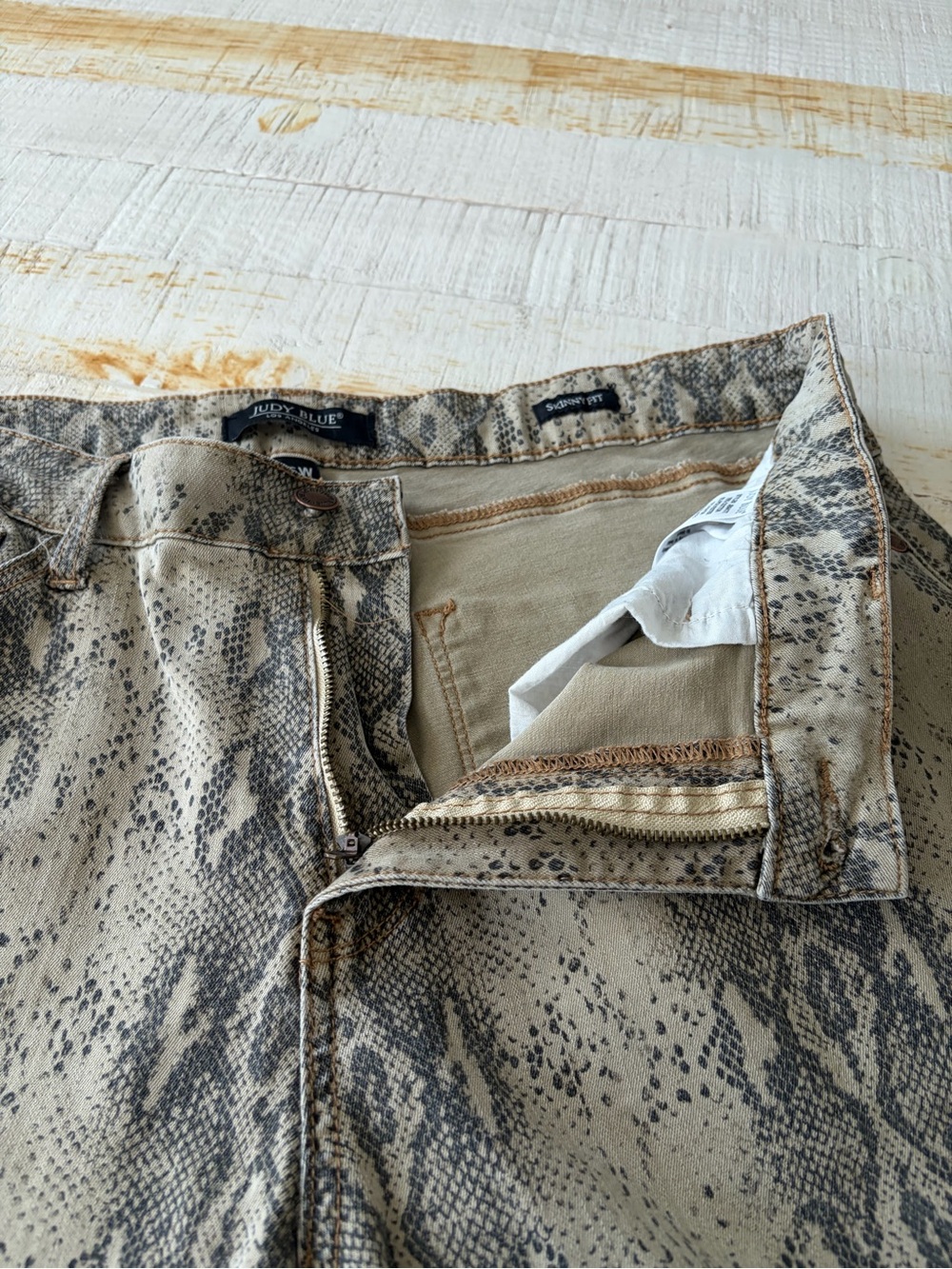 Judy Blue size 16W Skinny Fit Snakeskin Print Jeans Stretch High Waisted Python - Picture 9 of 14